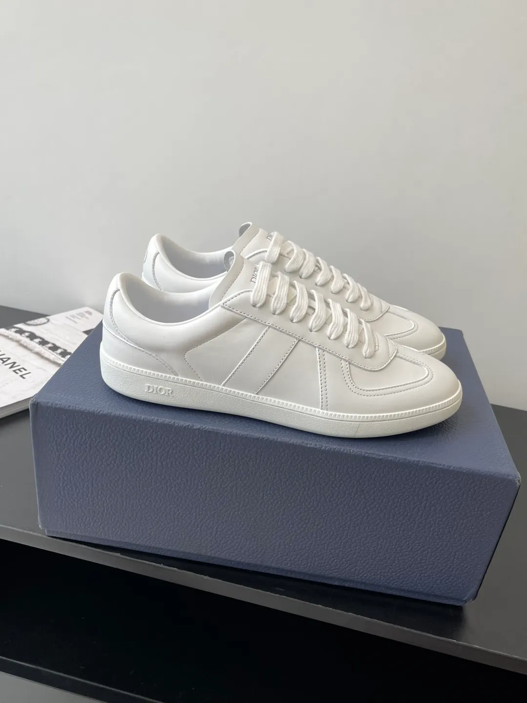 Factory price: 420💰The top version of Dior 25ss new product B01 moral training shoes. The toe size design of the couple's style is a bit wider. The upper foot comfort is perfect. The thread is beautiful. Perfectly suitable for trousers. Decorated with various classic details. It is the ideal choice for daily styling. It can be matched with various casual items to create exquisite shapes. Fabric first layer cowhide/lining sheepskin T men's shoes💰U original outsole Code number: 38-44, customized 45